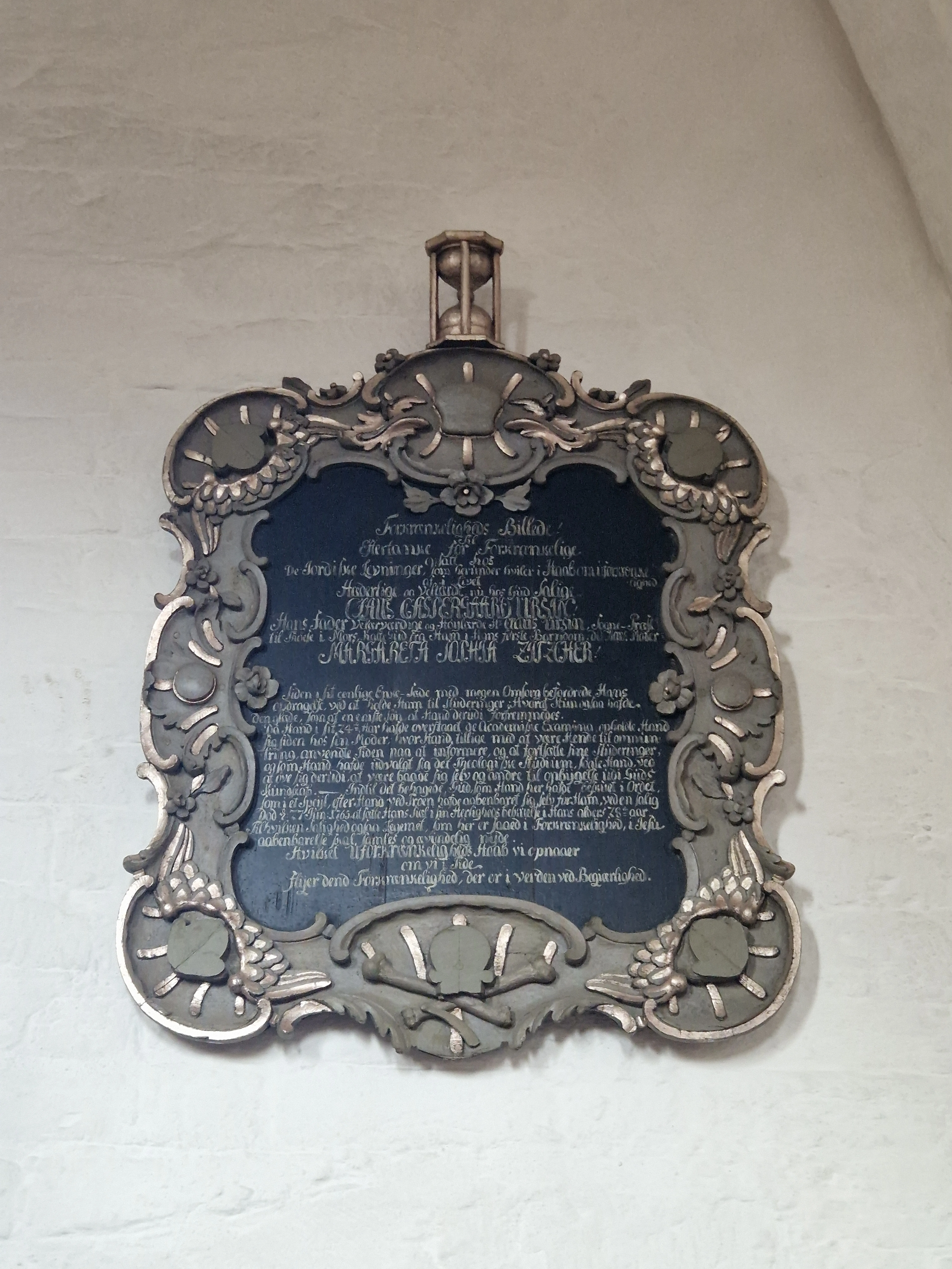 Tavle i sideskibet i Thisted Kirke